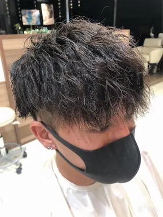 ショート パーマ メンズ ハイトーン特化 川井優汰のヘアスタイル