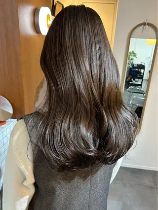 セミロング 小林 朋花のヘアスタイル