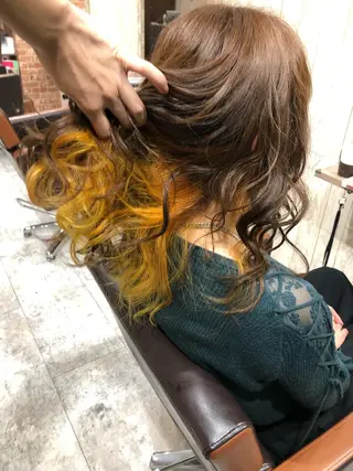 カラー みやもと まなみのヘアスタイル