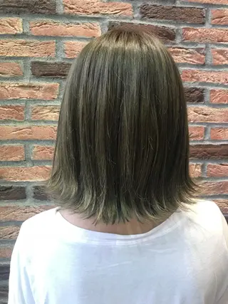 ミディアム カラー 井上 佳奈のヘアスタイル
