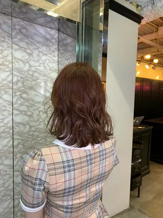 ショート カラー 🌟小顔レイヤー× 赤み消し透明感カラーのヘアスタイル