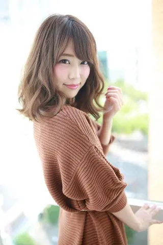 ミディアム カラー パーマ ✖️リーアキト LEEAKITO✖️のヘアスタイル