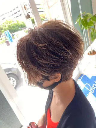 ショート カラー 饒平名 知也のヘアスタイル