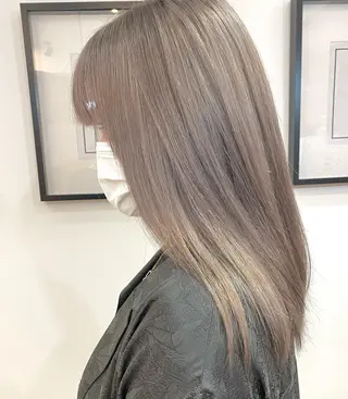 セミロング カラー 艶ハイトーンブリーチ 🌈小林侑雅のヘアスタイル