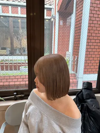 カラー 芝智也／ ブリーチカラーのヘアスタイル