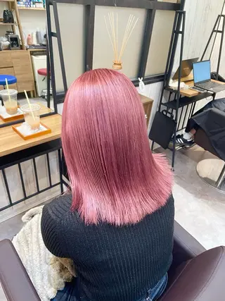 セミロング ブリーチ特化🎖️ピ ンクカラー高橋さやかのヘアスタイル
