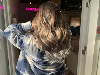 ミディアム カラー ヘアカラー&縮毛矯正 STAR☆RIVERのヘアスタイル