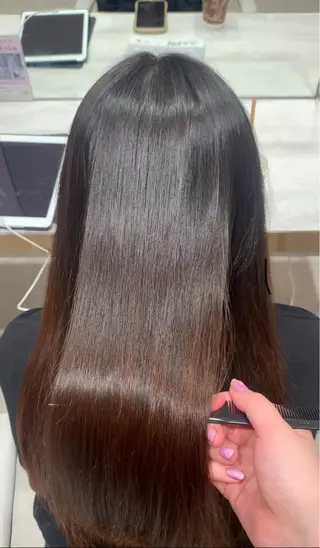 ロング 内田 志乃のヘアスタイル