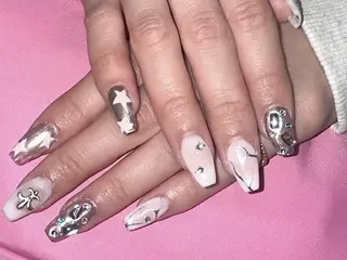 ネイル Shis_🦄shi 韓国風キラキラネイルのネイルデザイン