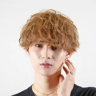 ミディアム カラー メンズ 渋谷のブリーチカラー シェフ🧑‍🍳蓮のヘアスタイル