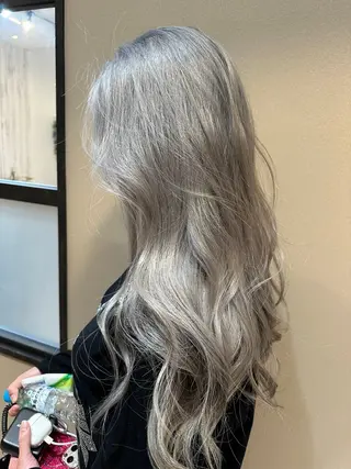 ロング 🔷ブリーチバレイヤ ージュ🔷飯野達也のヘアスタイル