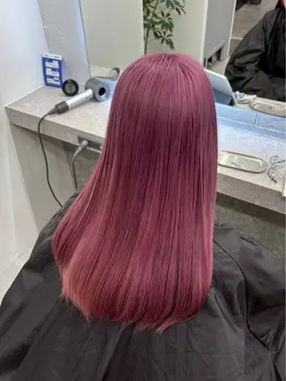 セミロング カラー ハイトーン🪼派手髪 mahoのヘアスタイル
