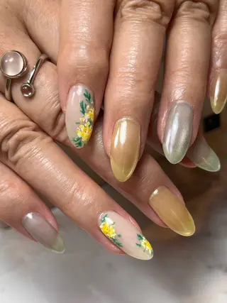 セミロング KINUGASA YUKAのネイルデザイン