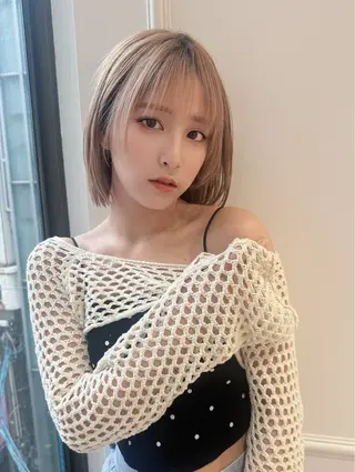 ショート カラー 小顔レイヤー/ ベージュ🤍Rieのヘアスタイル