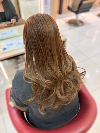 ロング 赤み消し艶カラー・ 透明感カラー×美髪のヘアスタイル