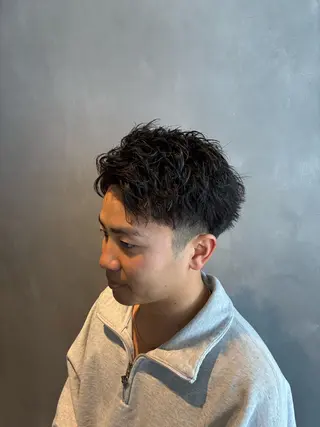 ショート パーマ メンズ メンズバレイヤージュ シャドウパーマのヘアスタイル