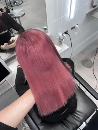 ミディアム ハイトーン デザインカラーのヘアスタイル