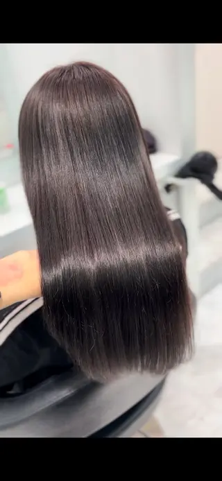 ロング 流行りの透明感カラー ×縮毛矯正🤍ユウのヘアスタイル