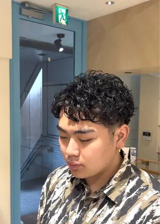 ショート パーマ メンズ 山口 陸のヘアスタイル