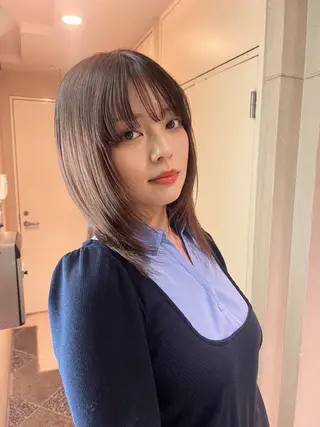 セミロング カラー shui/艶カラー ／柔らかストレートのヘアスタイル