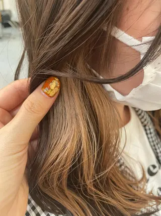 ミディアム カラー 高梨 菜々のヘアスタイル