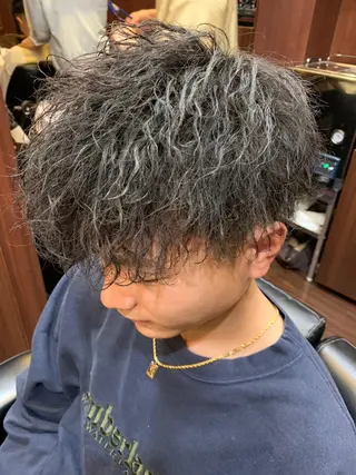 ショート パーマ メンズ 羽木 隆徒のヘアスタイル