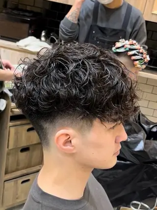 ショート メンズ 岡田 駿也のヘアスタイル