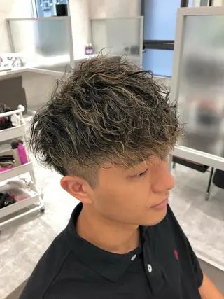 ショート カラー パーマ メンズ 関西センターパート メンズモデル募集のヘアスタイル