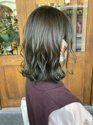 ミディアム カラー mu ku.のヘアスタイル