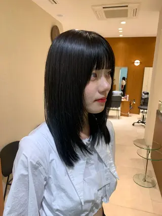 ミディアム カラー yiye shioriのヘアスタイル