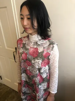 ミディアム MIOベージュカラー 柔らかいカラーのヘアスタイル