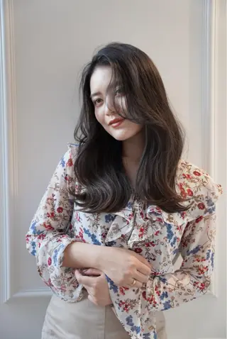 セミロング レイヤー⭐️カラー ⭐️平川雅史のヘアスタイル