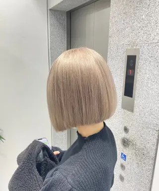 セミロング カラー ヘアアレンジ 🫧モテる💗ダメー ジレスハイトーン🫧のヘアスタイル
