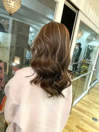 セミロング 岩尾 凪のヘアスタイル