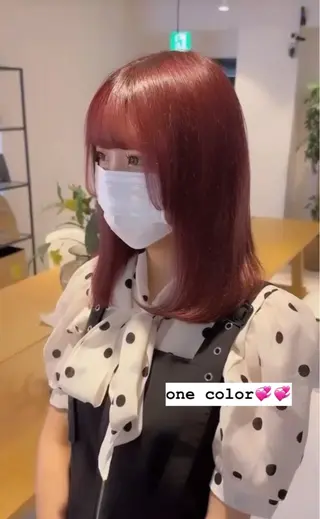 カラー ニトウ レイナのヘアスタイル