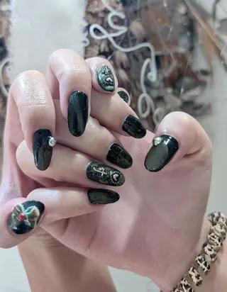 カラー Marina Verestのネイルデザイン