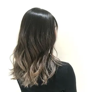 セミロング 加藤 憂のヘアスタイル