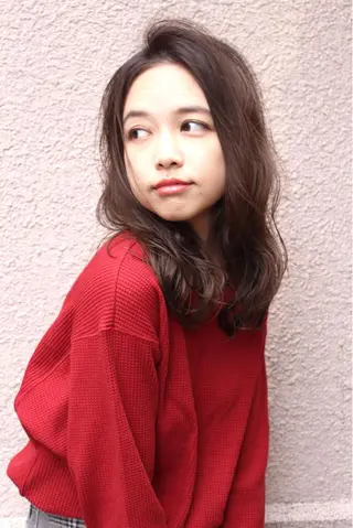 ミディアム カラー パーマ tuuli トゥーリのヘアスタイル