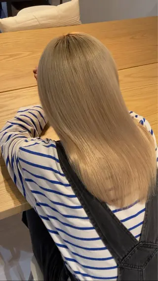 カラー ニトウ レイナのヘアスタイル