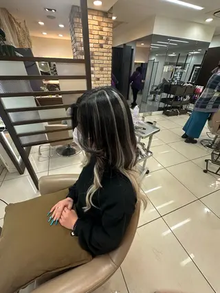 メンズ特化シャドウパ ーマラウンドマッシュのヘアスタイル