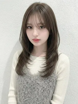 セミロング カラー 韓国レイヤー⋆౨ৎﾟ 透カラー🩶／ユウキのヘアスタイル