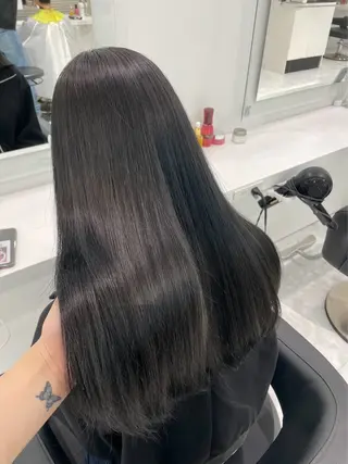 ロング カラー 韓国風グレージュ 🤍たくみ🤍のヘアスタイル