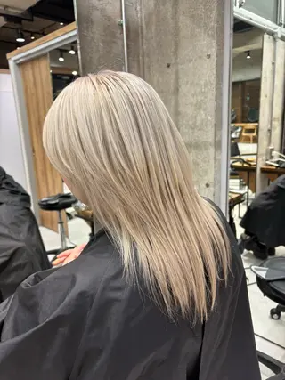 セミロング カラー KAEDE🌺Wカ ラー/ホワイトカラーのヘアスタイル