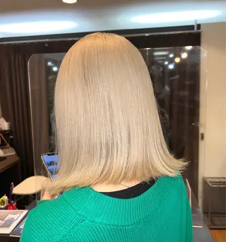 ショート カラー 色ムラ修正の神様 新宿ハイトーンかすみのヘアスタイル