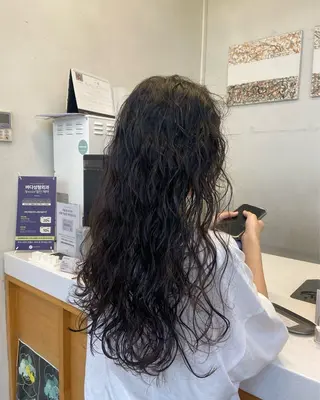 ロング パーマ 白岩 君予のヘアスタイル