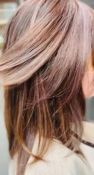セミロング カラー 両国駅徒歩1分⭐️ アイロン仕上げのヘアスタイル