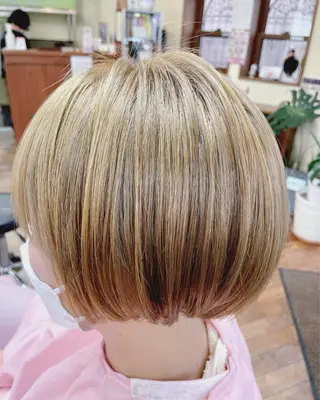 ショート カラー 大橋 綾子のヘアスタイル