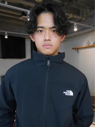 ミディアム パーマ メンズ グランジヘア 無造作ヘアHYUGAのヘアスタイル