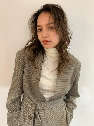 ミディアム パーマ 安村 美奈のヘアスタイル