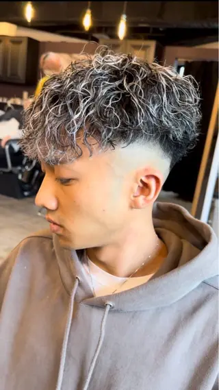 メンズ 透明感カラー特化若山 結愛のヘアスタイル